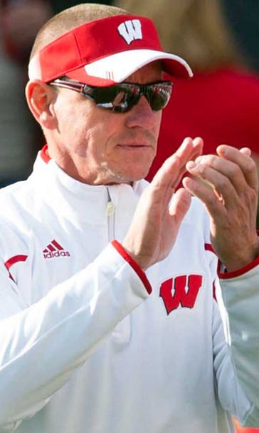CFB AM: Wisconsin coach shocks walk-on with scholarship during trivia